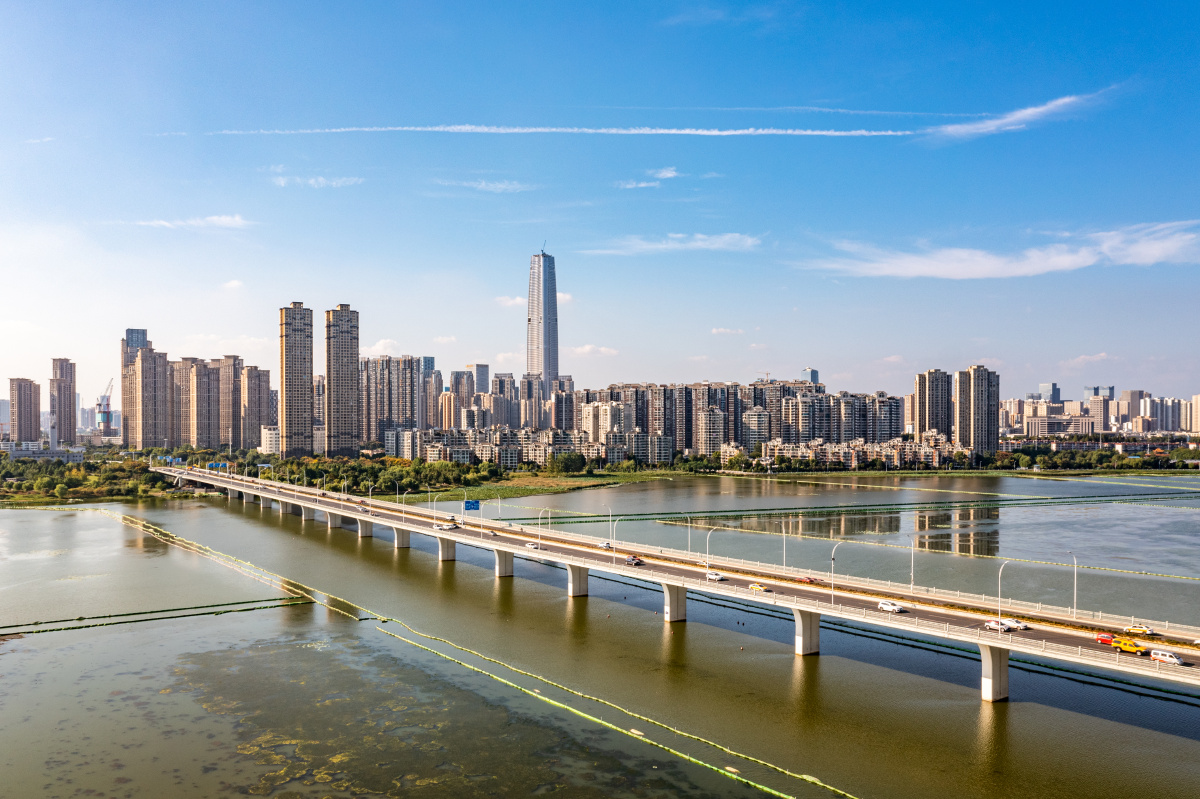 航拍武汉沙湖大桥