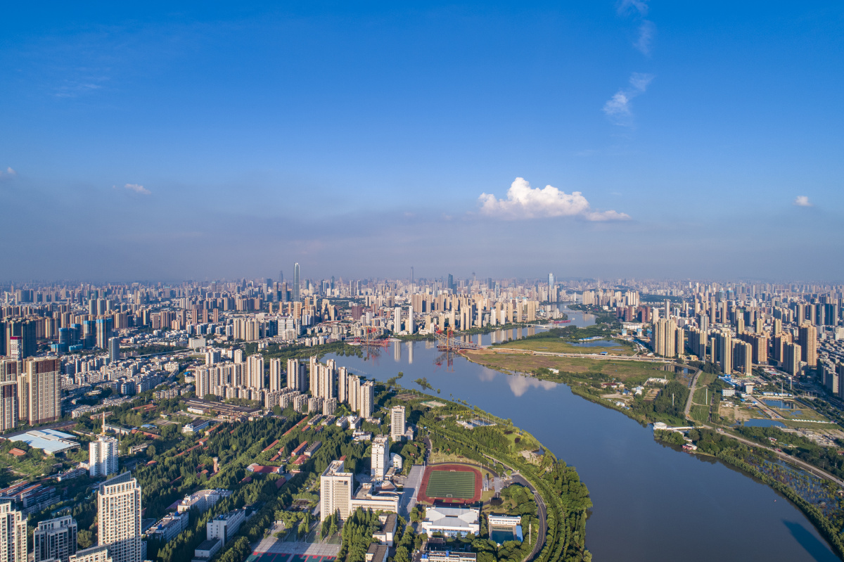 航拍武汉夏日汉江