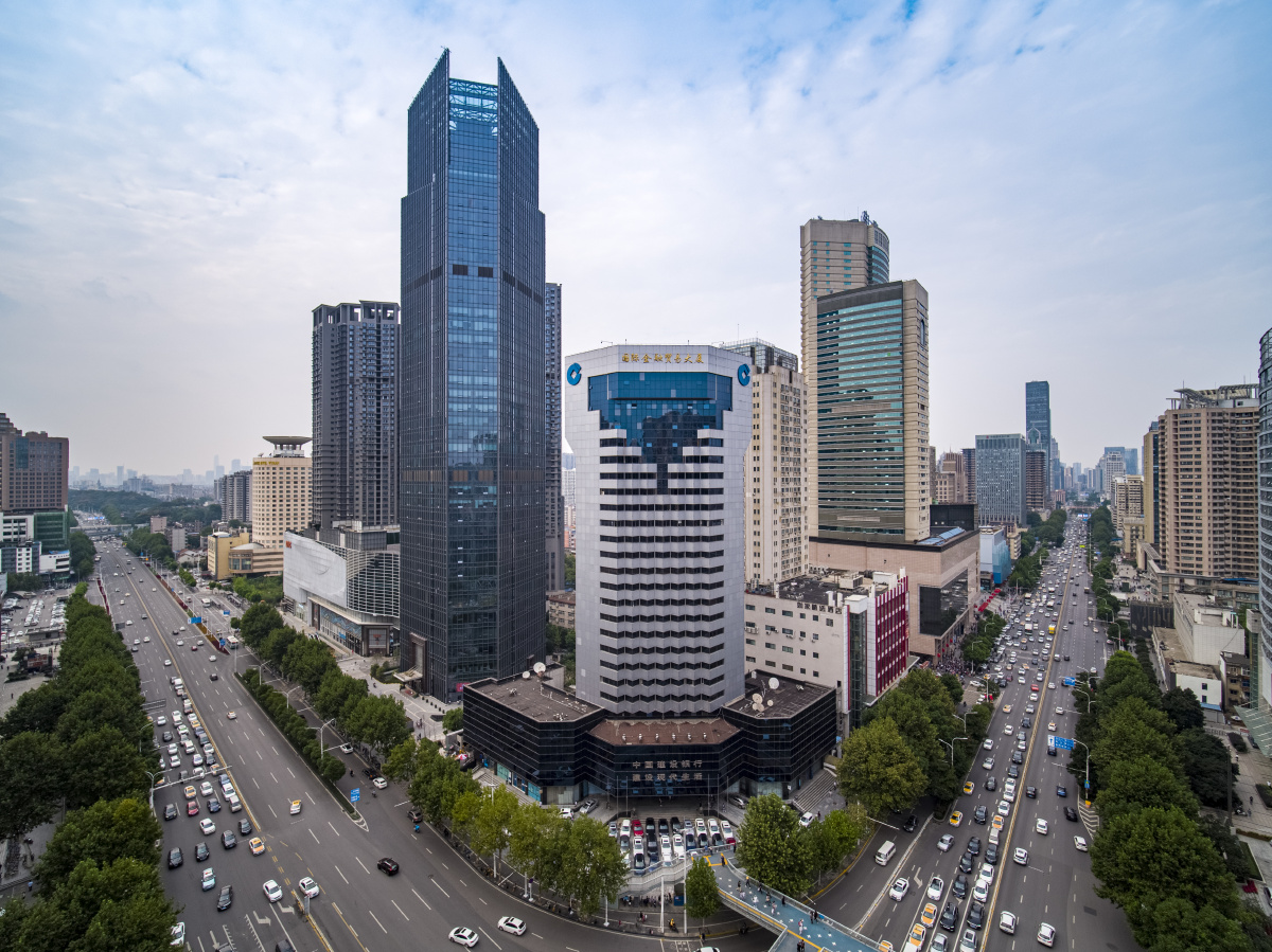 航拍武汉中南路武珞路国际金融贸易大厦