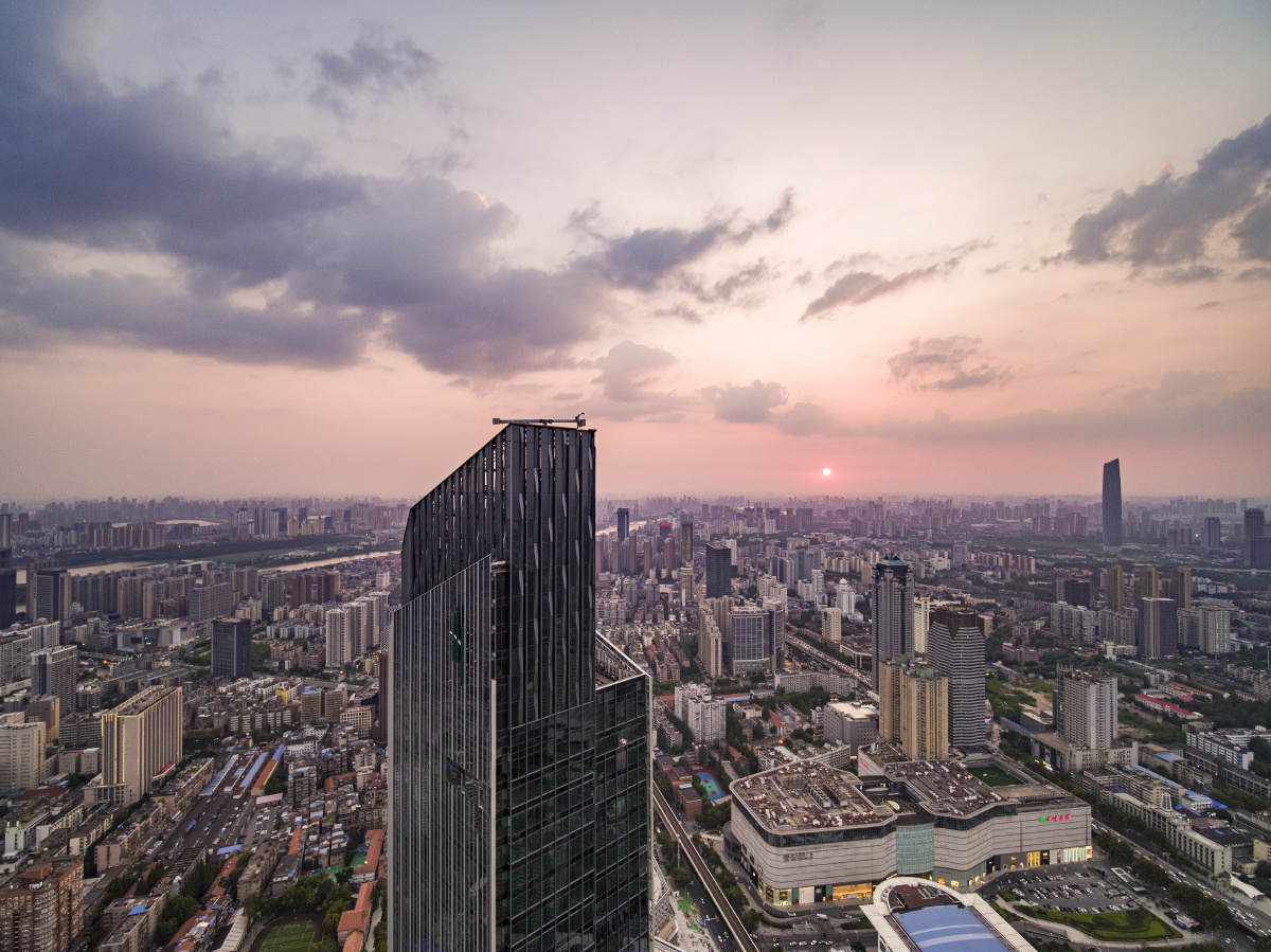 航拍武汉恒隆广场俯瞰汉口