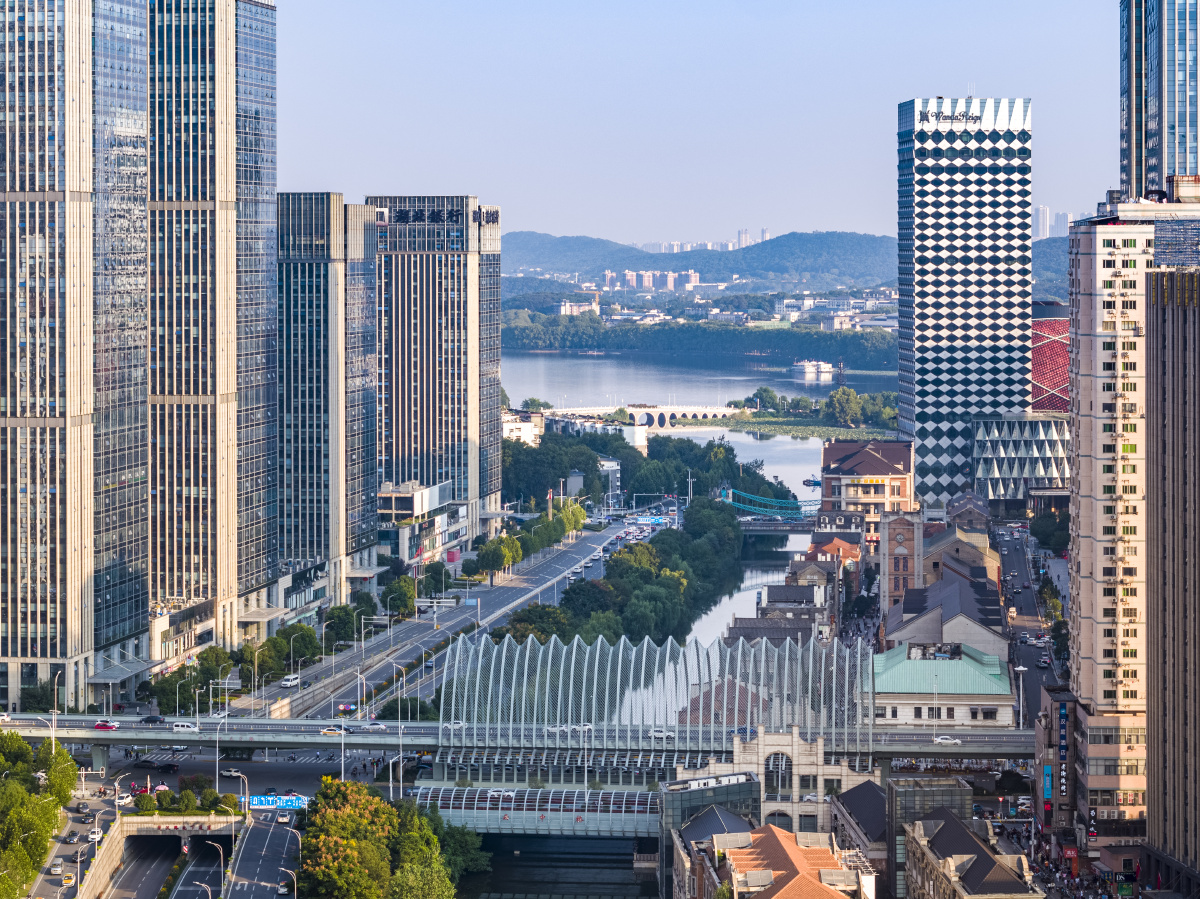 航拍武汉楚河汉街水果湖中北路