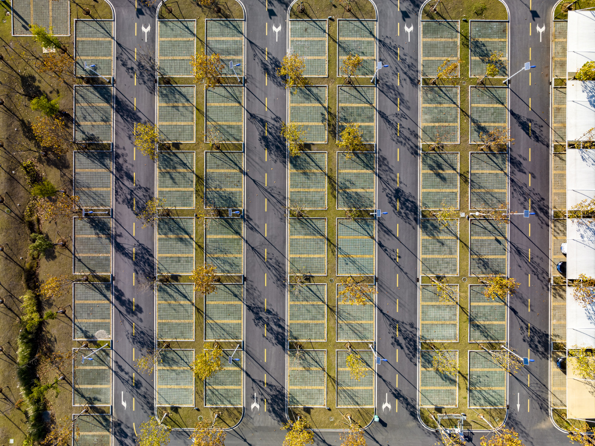 航拍武汉冬日停车场