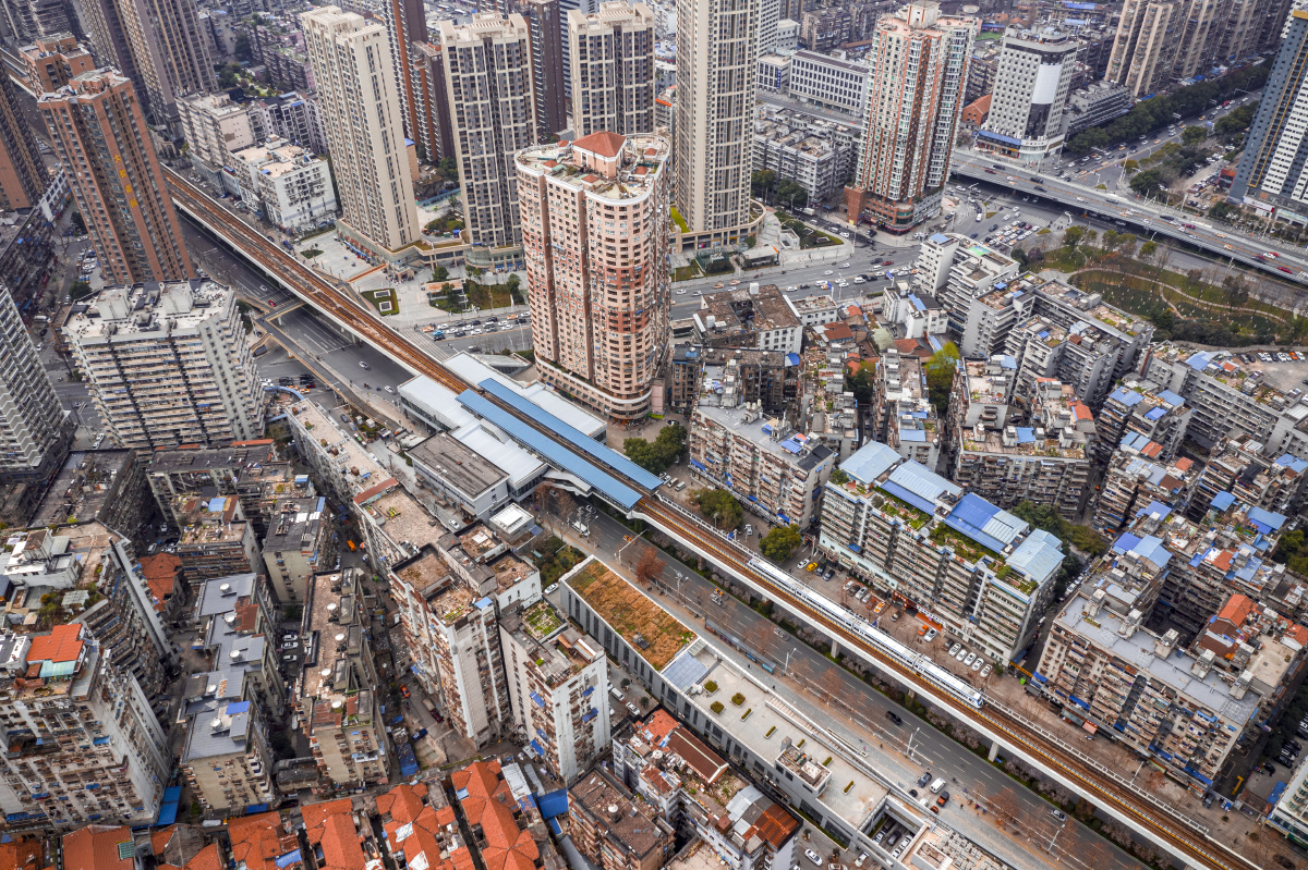 航拍武汉大智路轻轨站