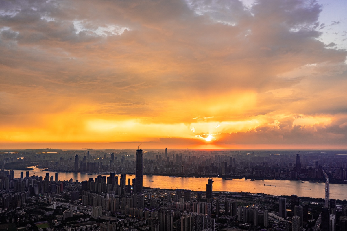航拍武汉夏日夕阳