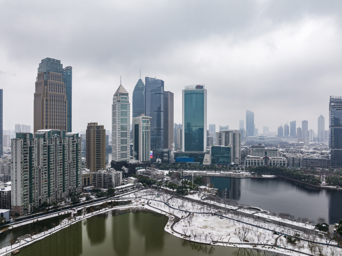 航拍武汉雪天西北湖