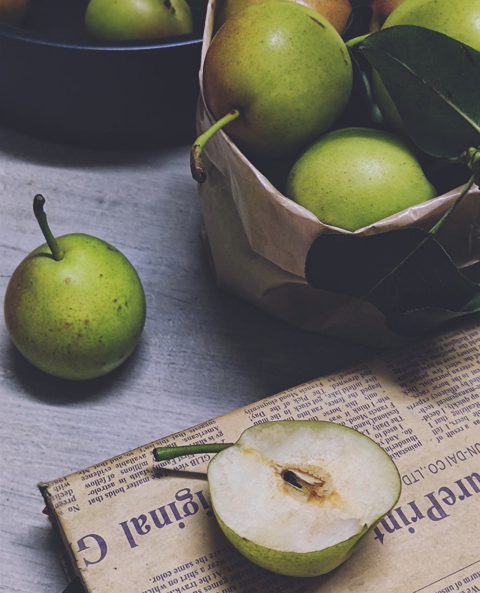 闷热的夏天适合来一筐香脆爽口的丁香梨