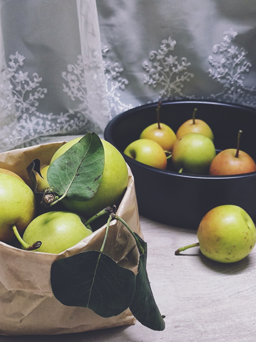 闷热的夏天适合来一筐香脆爽口的丁香梨