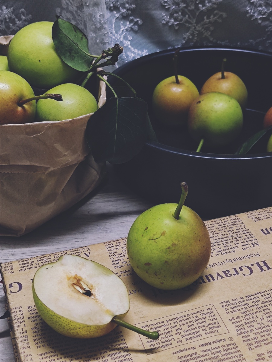 闷热的夏天适合来一筐香脆爽口的丁香梨
