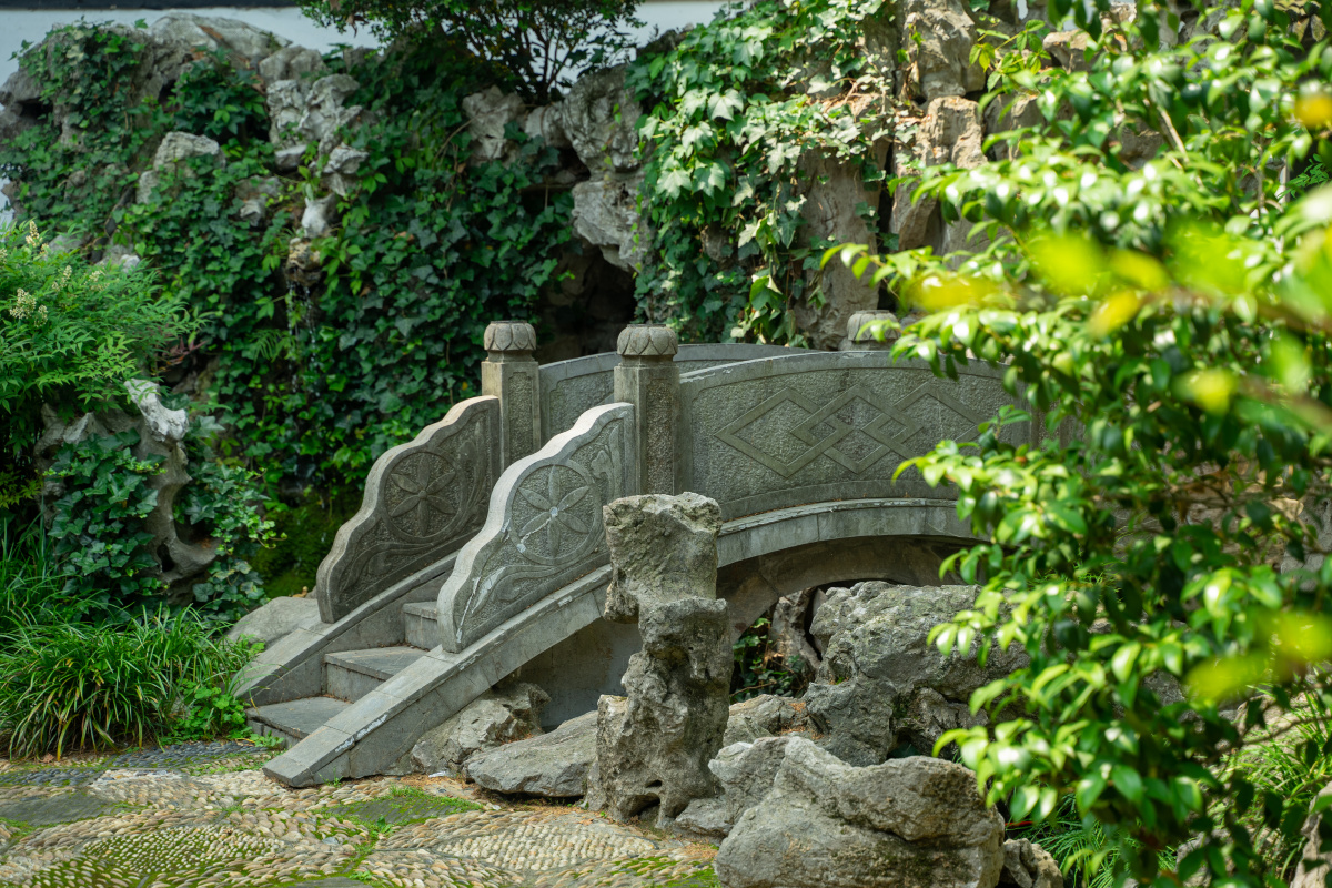 公园里的小石头桥