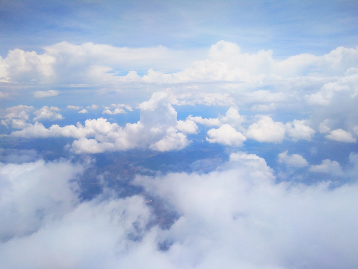 云层之上