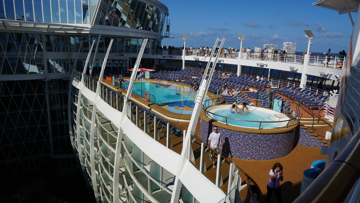 海洋和谐号邮轮出发了