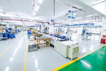 897A7025