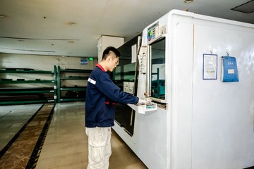 897A7100