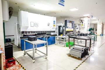 897A7054