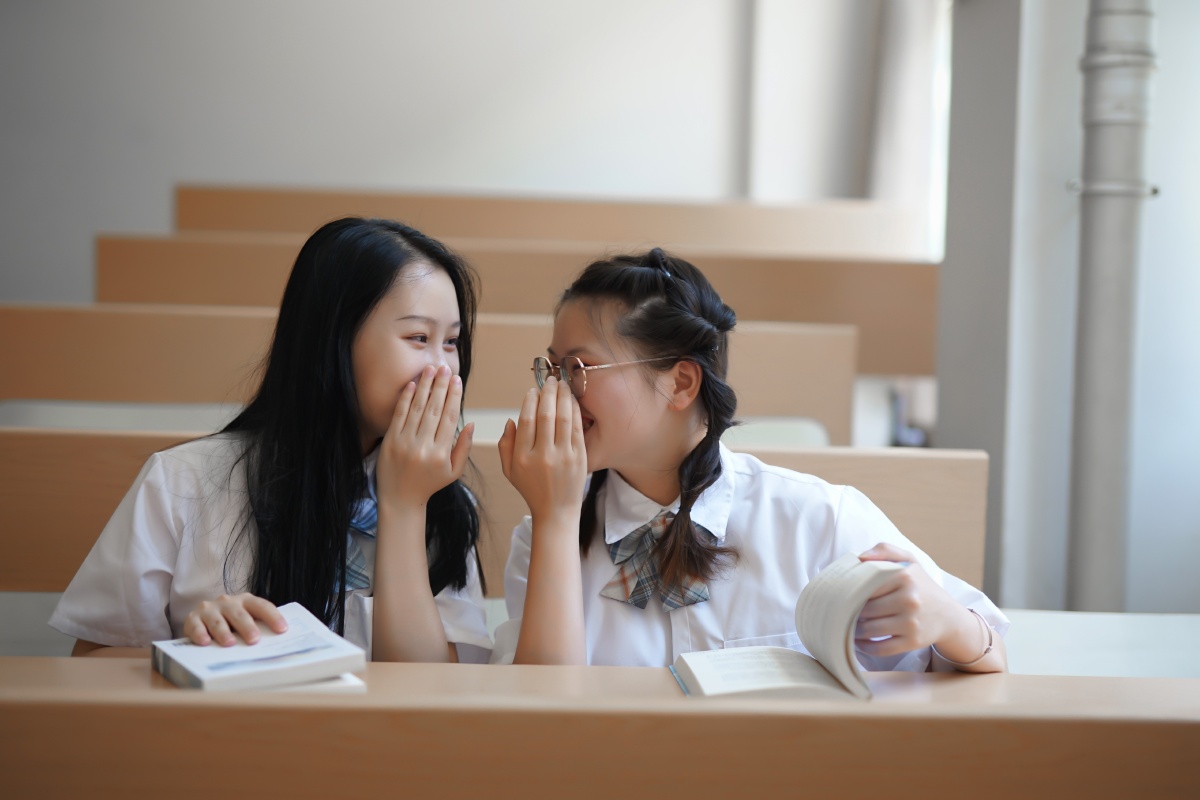 桂工毕业季闺蜜教室写真