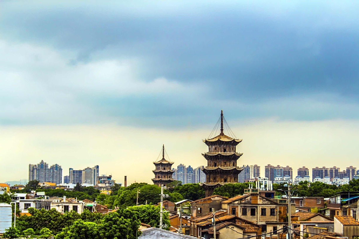 西街东西塔美如画