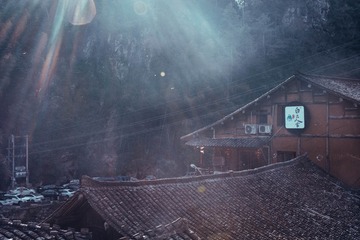1588233