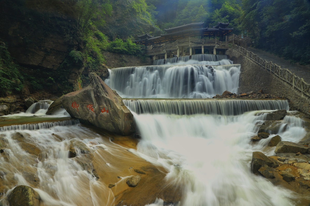 佛宝山瀑布摄于利川佛宝山景区