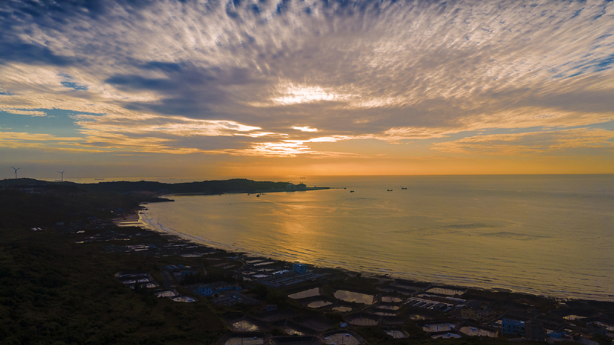 漳州龙海的镇海角还属于一个刚开发的小渔村风景这么独好海水退潮时