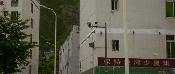 1633673