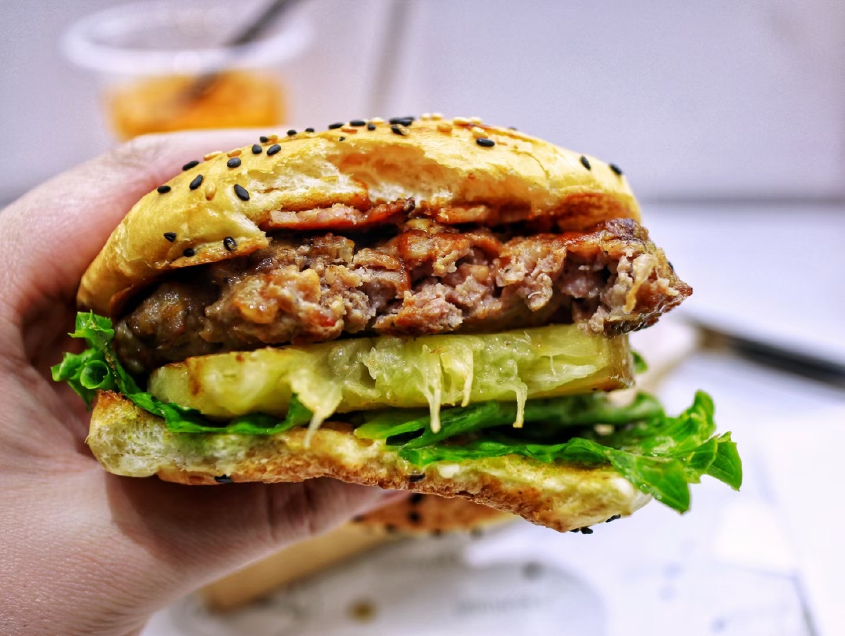 而在某个时候却只能以需要去掉菠萝的夏威夷风味汉堡牛肉饼这一形式得