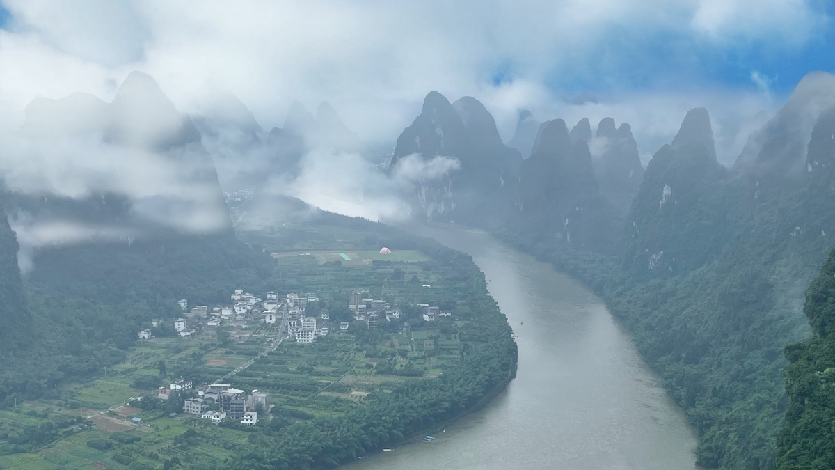 烟雨漓江雨蒙蒙雾蒙蒙