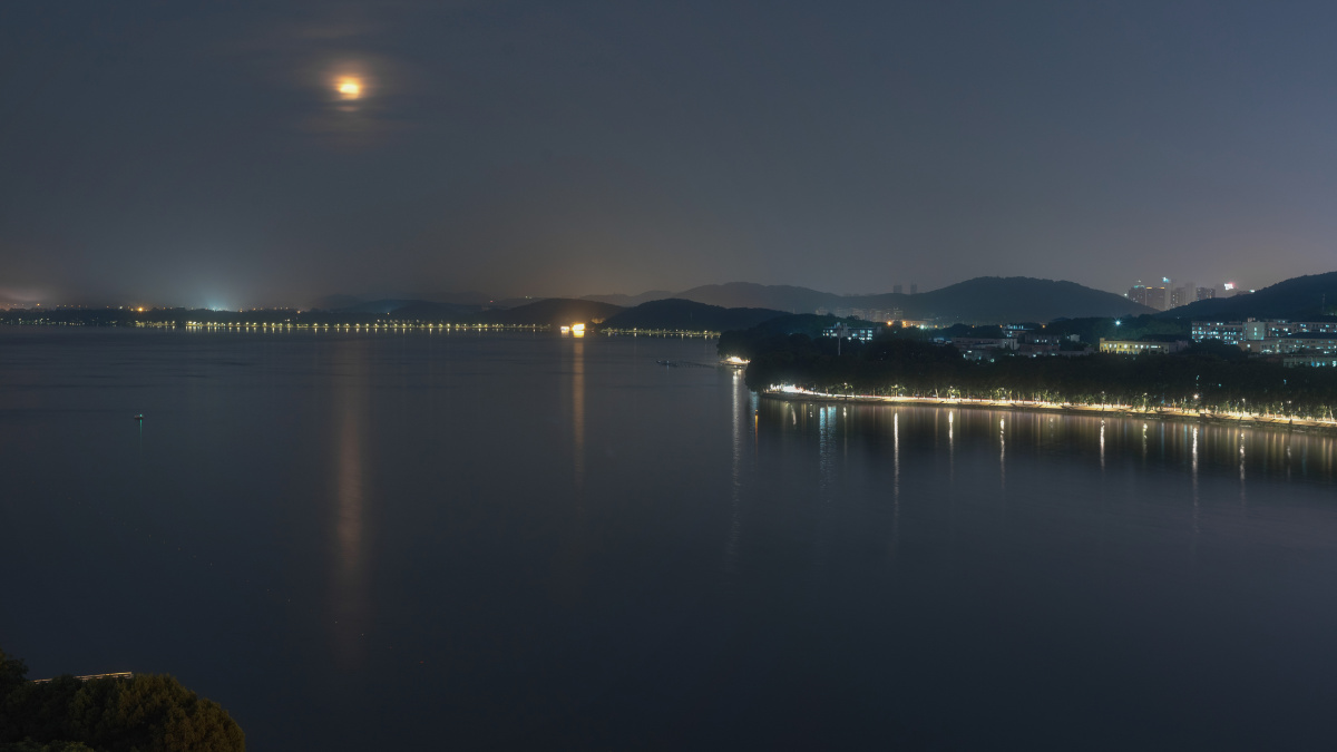 湖上明月