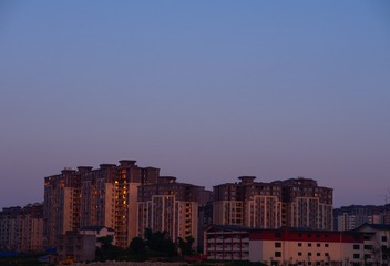 1607668