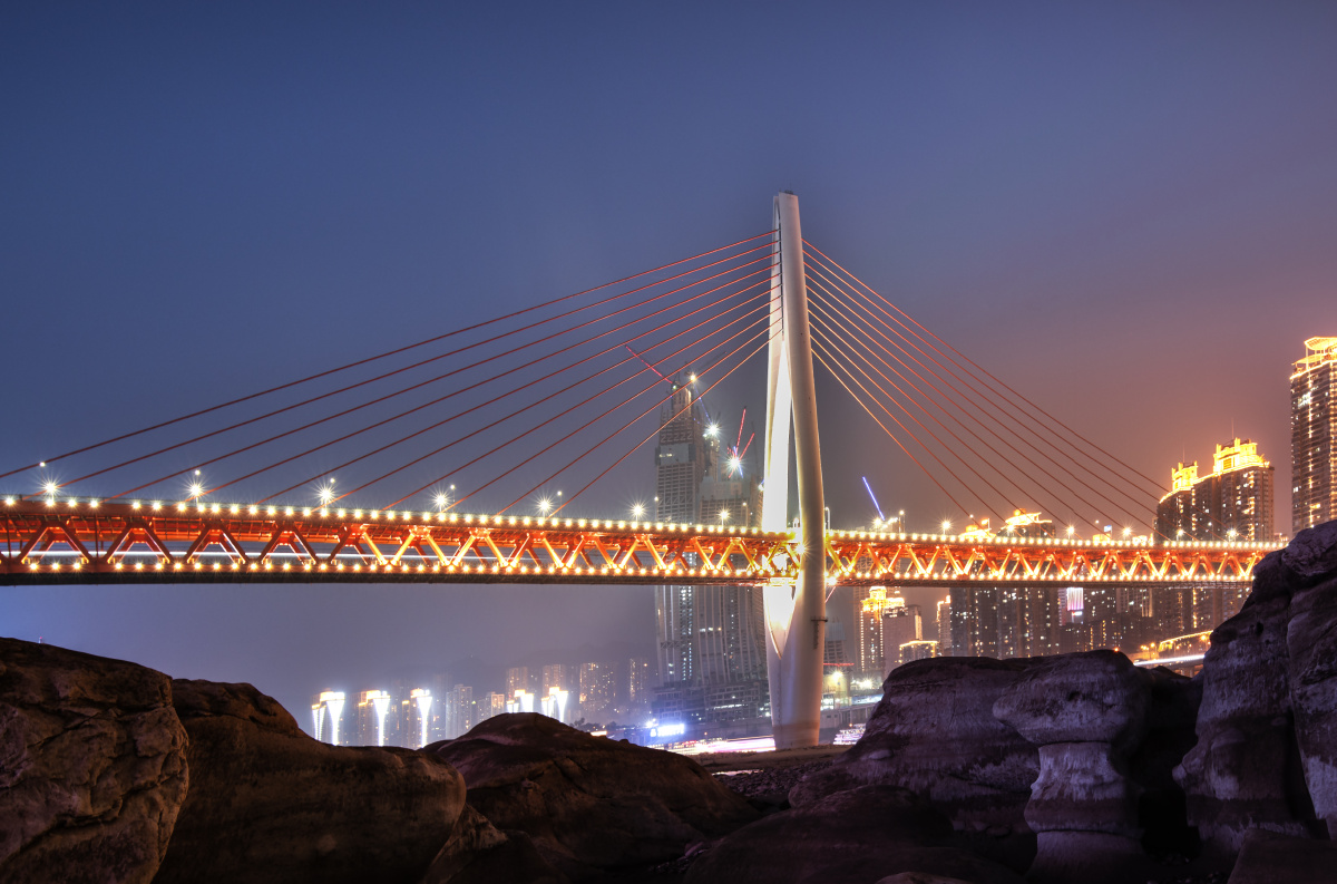 重庆网红地洪崖洞千厮门大桥李子坝轻轨穿楼