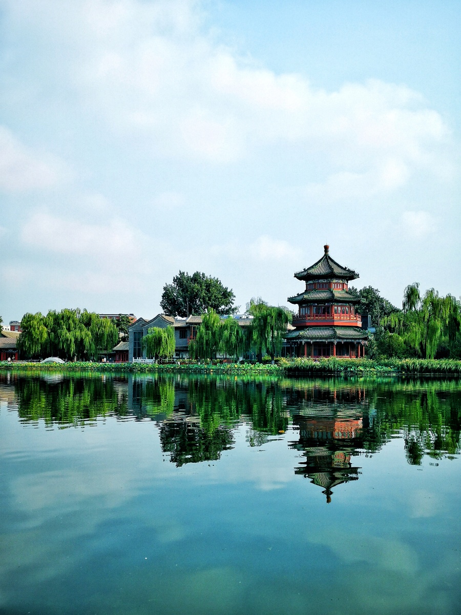 北京什刹海公园景色秀丽水质清晰环境优美