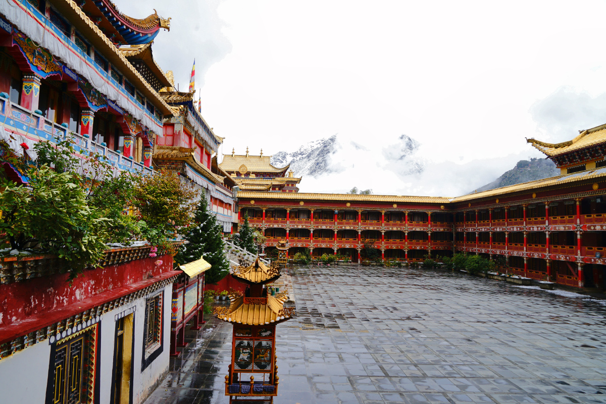 康定南无寺圣洁甘孜千年古寺