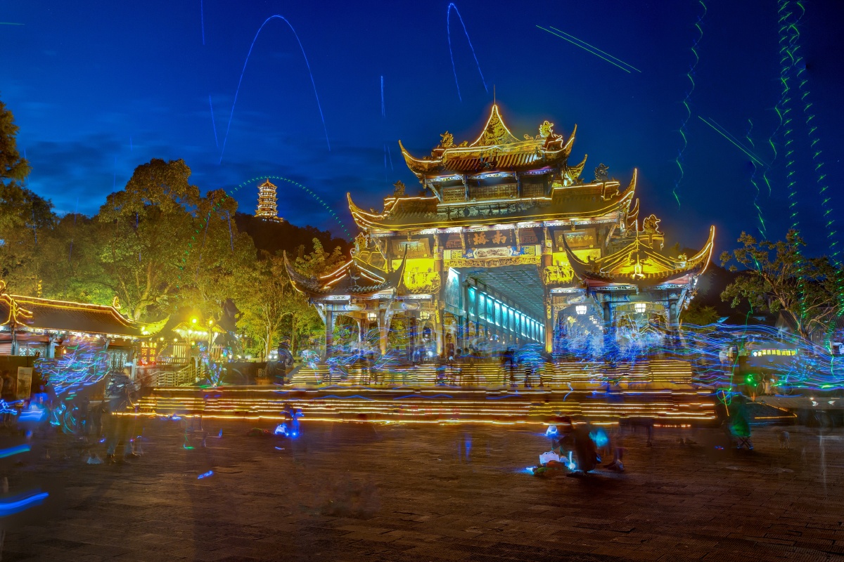 都江堰舞动的南桥