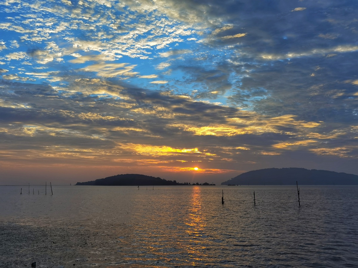 太湖日出于苏州西洞庭山