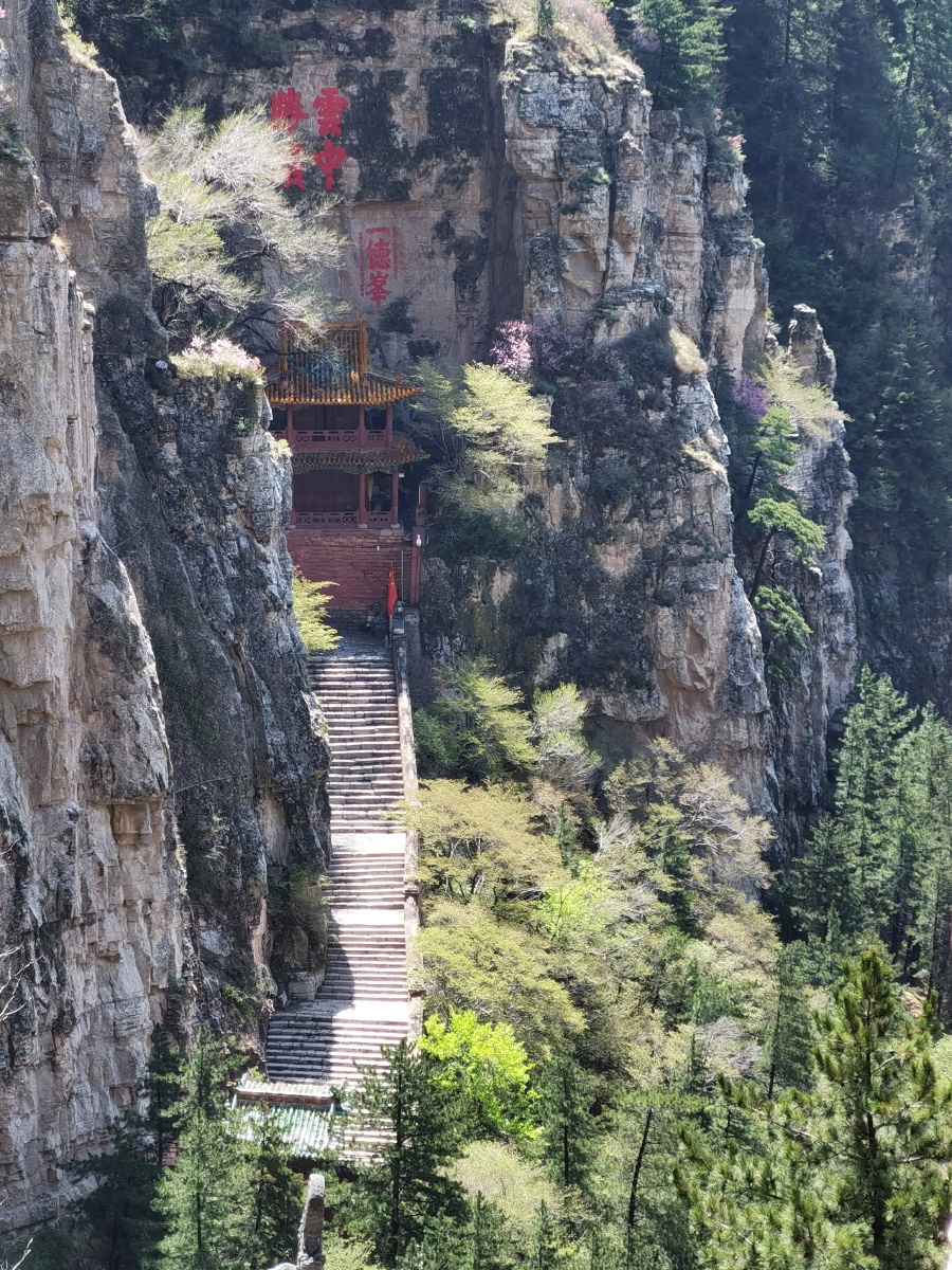 山花石和庙堂于大同恒山