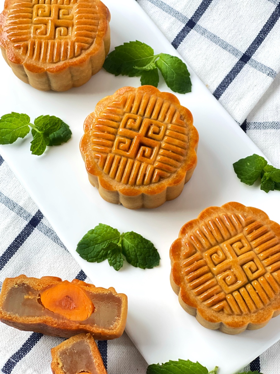 手工蛋黄莲蓉月饼