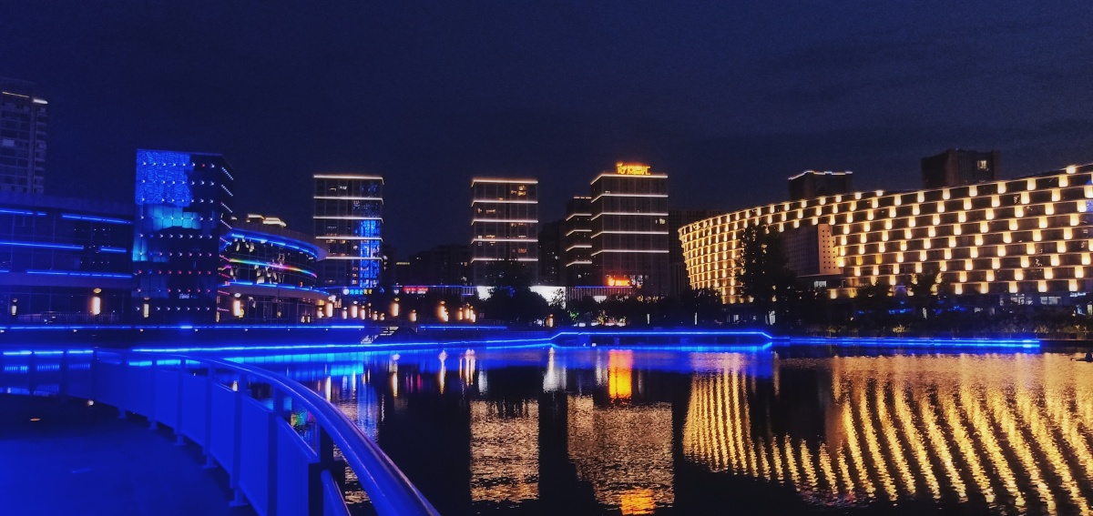 聚龙湖之夜