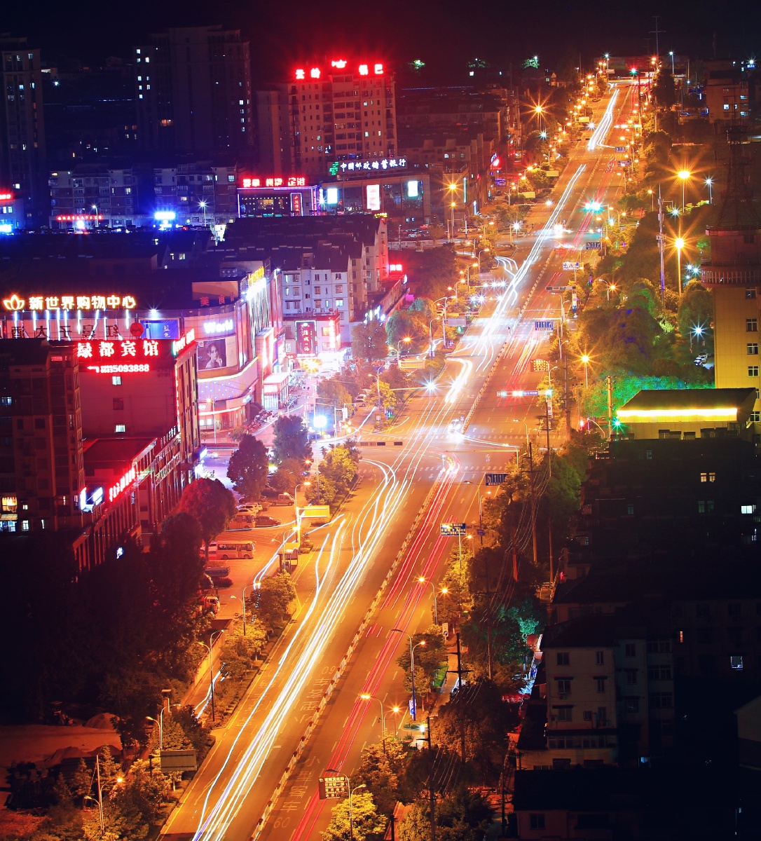 中国宣纸之乡泾县素有山川清淑秀甲江南之美誉这里历史悠久文化灿烂