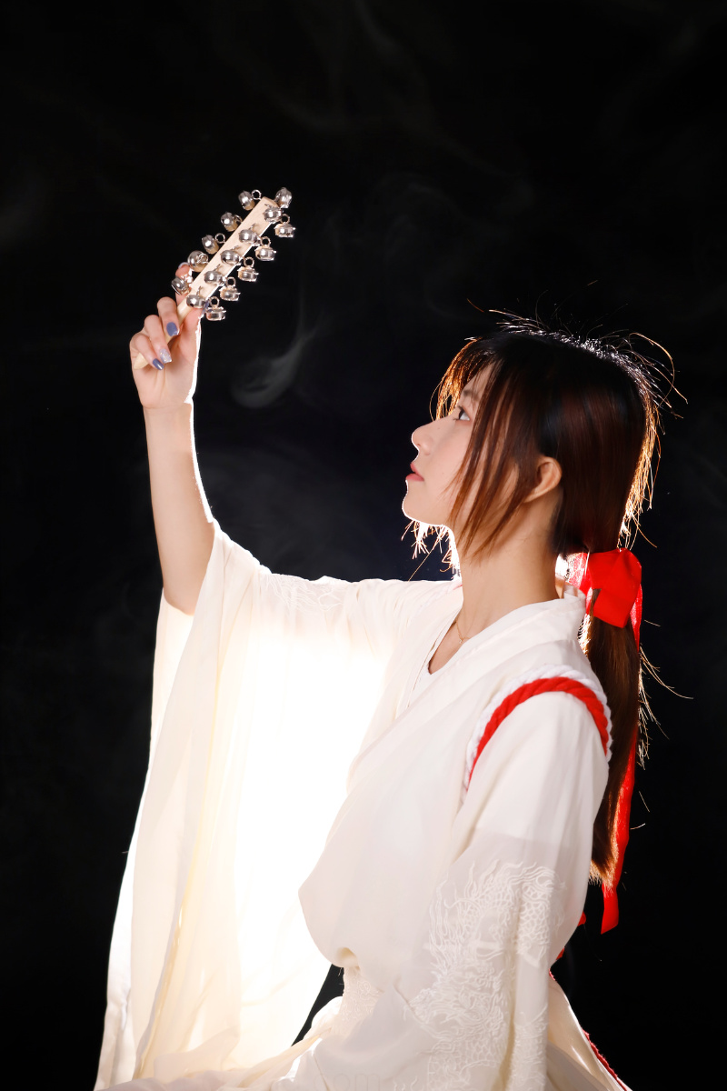 神明少女发光的女孩