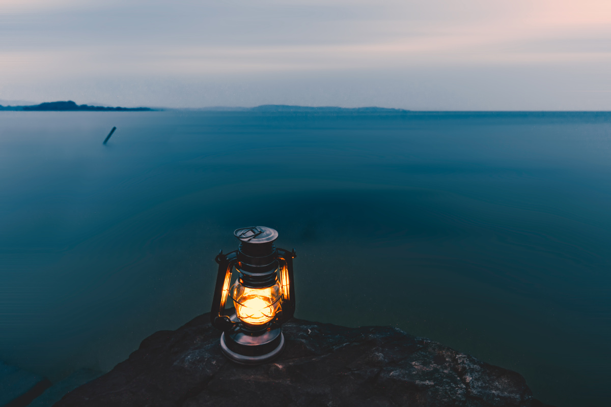 守得一盏明灯指引我们路的方向废片后期修成胶片感