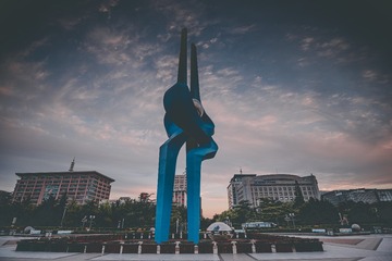894973