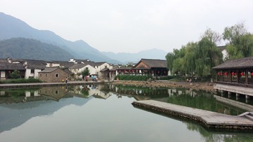 980379