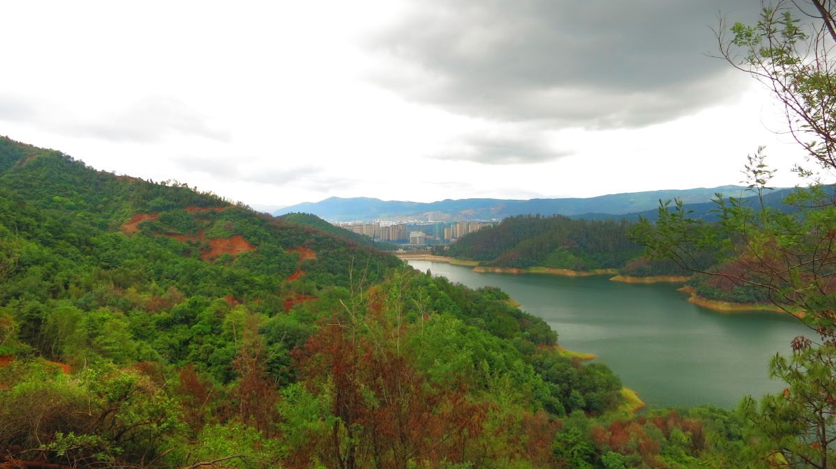 松花坝一角眺望市区