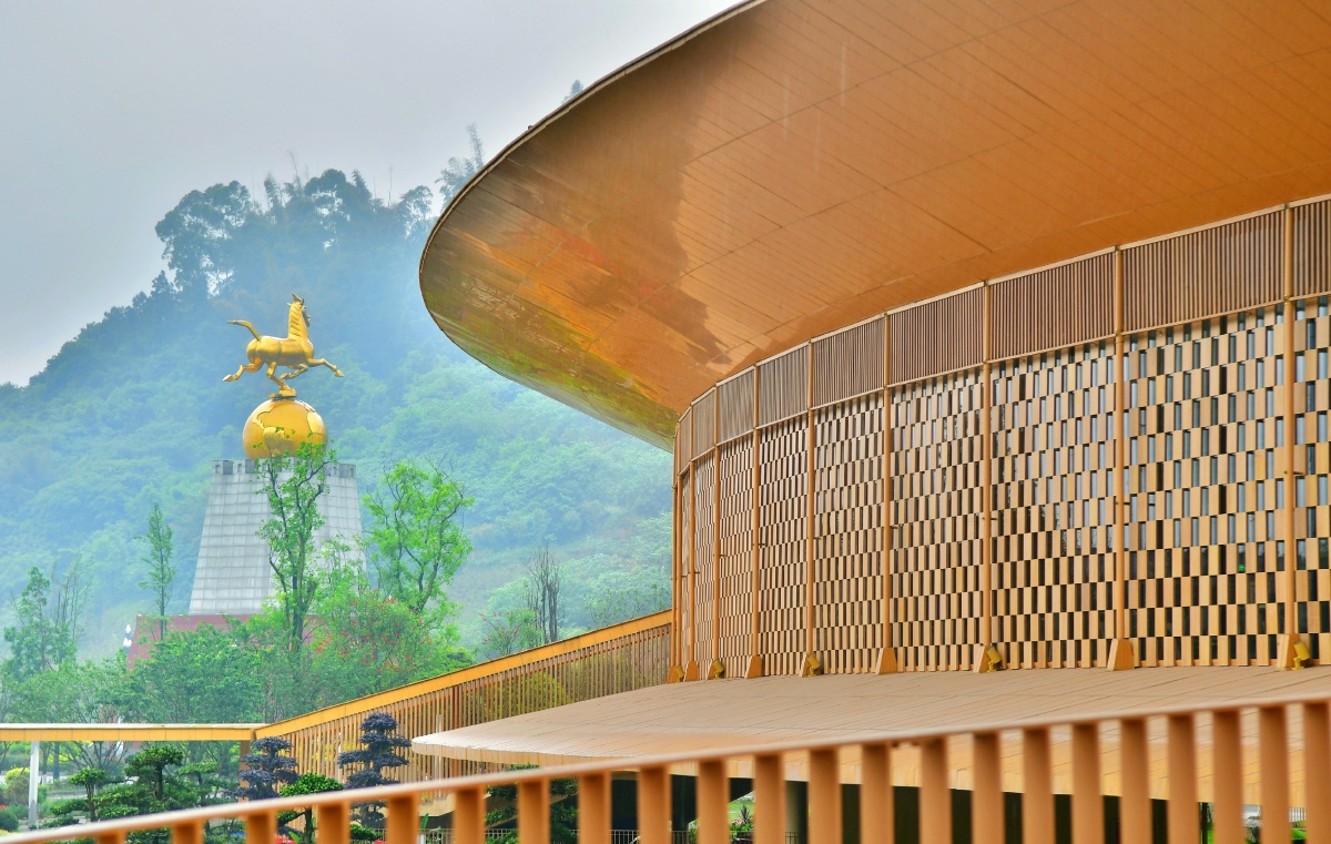 翠屏山游客中心阴雨掠影