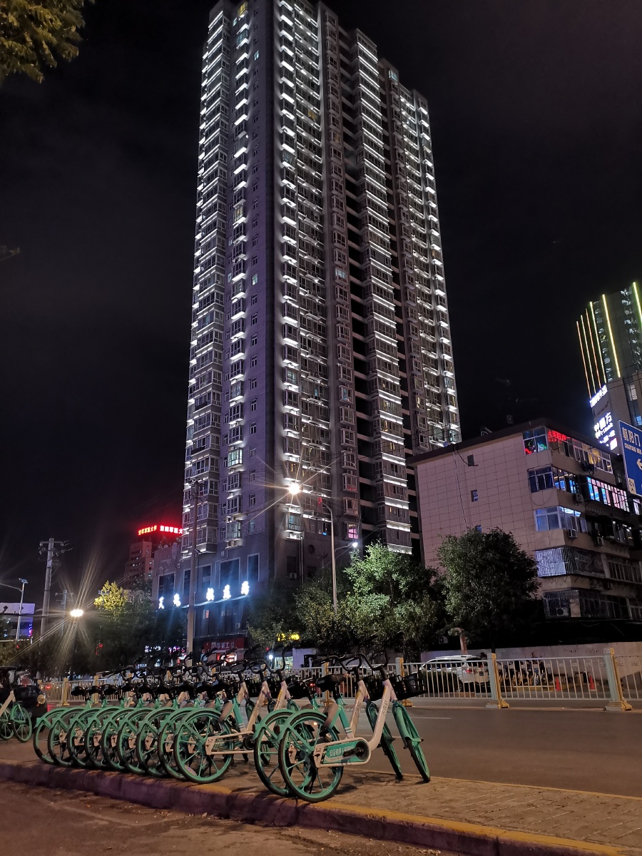 西安新城区经九路夜景