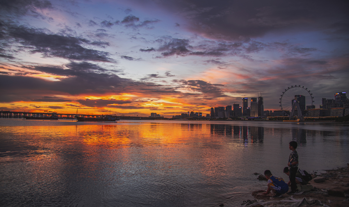 西蒙行脚叹夕阳摄自深圳欢乐港湾东岸67