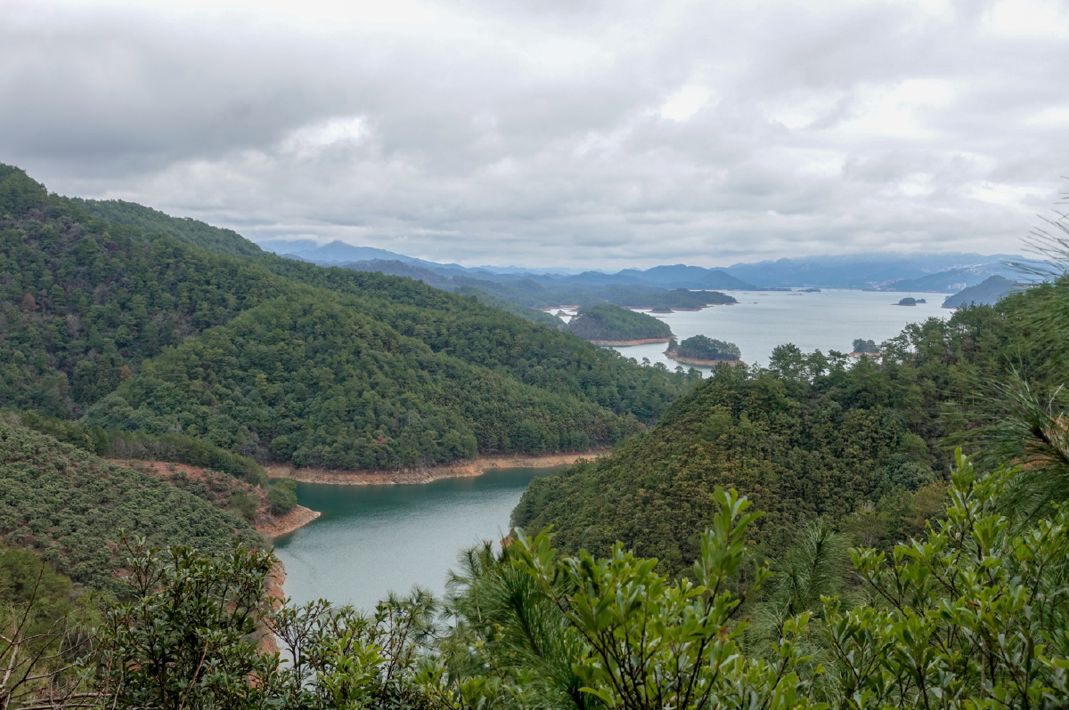 梅峰岛俯瞰千岛湖