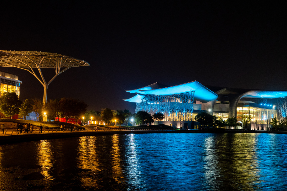 夜晚的无锡大剧院