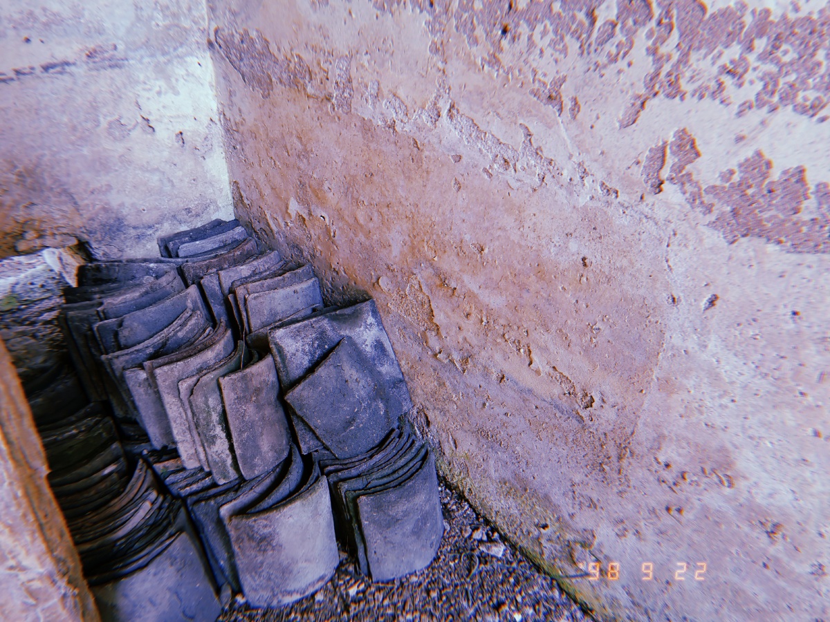 一块瓦一个家慢慢的瓦消失在世人眼里