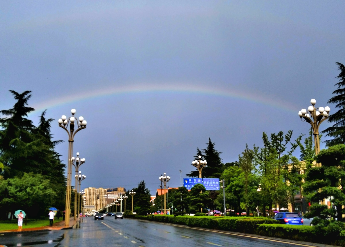 风雨彩虹