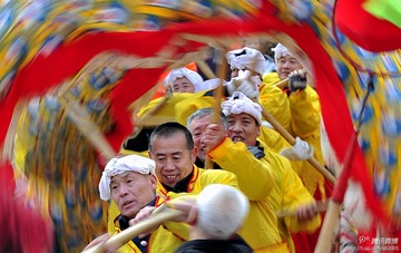 舞龙人